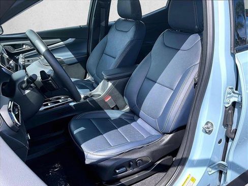 Used 2023 Chevrolet Bolt EUV LT w/ Convenience Package FWD image 27