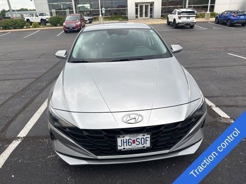 Used 2023 Hyundai Elantra SEL w/ Convenience Package FWD image 2