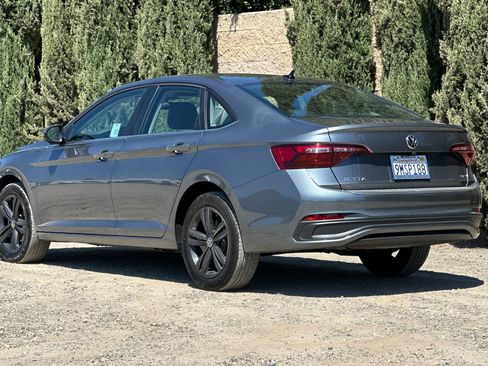 Certified 2024 Volkswagen Jetta SE w/ Panoramic Sunroof Package image 6