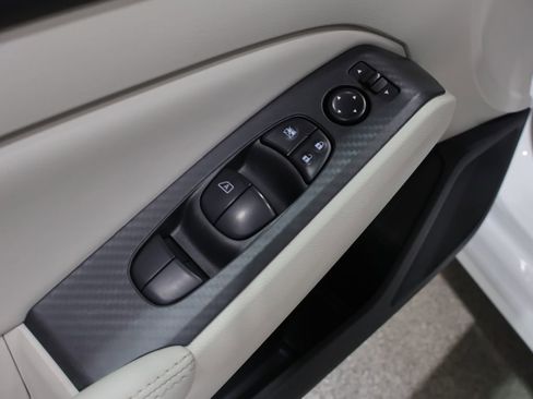Used 2024 Nissan Altima 2.5 SV AWD/4WD image 13
