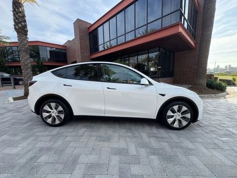 Used 2024 Tesla Model Y Long Range AWD/4WD image 8