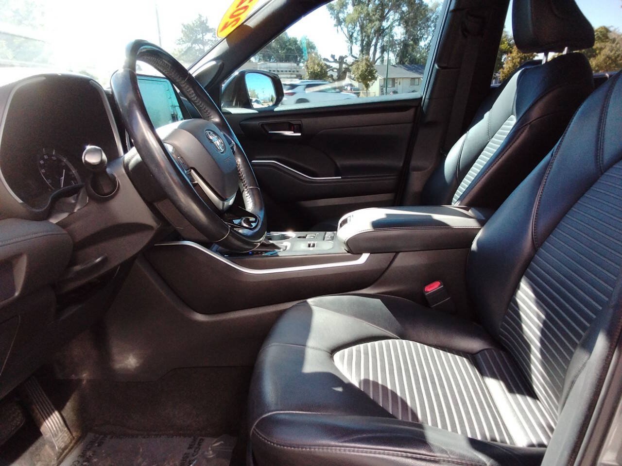 Used 2021 Toyota Highlander XSE FWD image 7