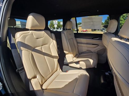 New 2025 Jeep Grand Cherokee L Limited w/ Black Appearance Package image 29