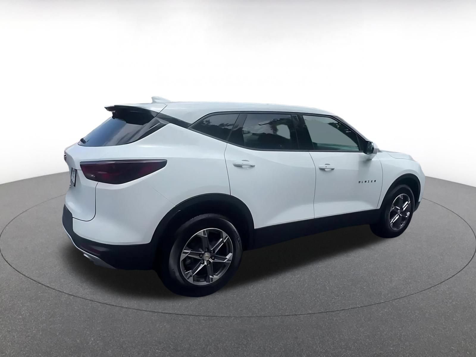 Used 2025 Chevrolet Blazer LT FWD image 13