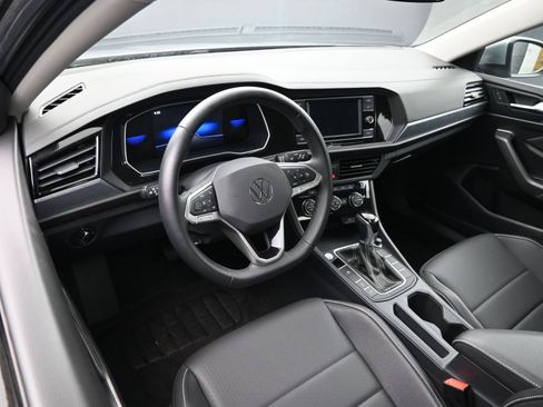 Used 2024 Volkswagen Jetta SE image 14