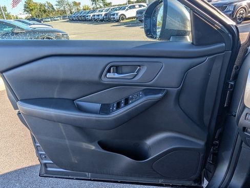 Used 2024 Nissan Rogue SV image 18