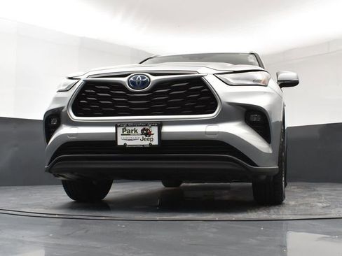 Used 2024 Toyota Highlander XLE image 20
