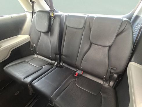 Used 2024 Kia Carnival EX FWD image 19
