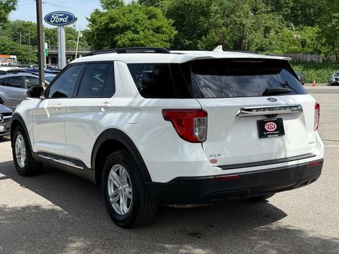 Used 2023 Ford Explorer XLT AWD/4WD image 10