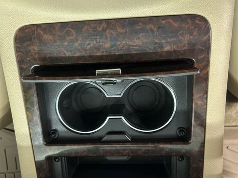 Used 2013 GMC Yukon XL Denali image 16