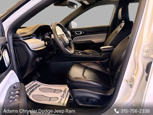 Used 2025 Jeep Compass Limited AWD/4WD image 13