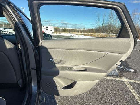 Used 2024 Hyundai Elantra SEL image 18