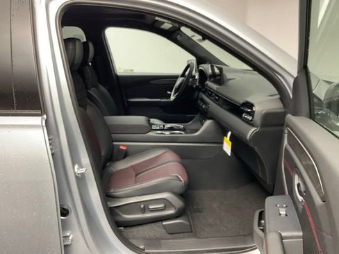 New 2026 Honda Pilot Black Edition image 25