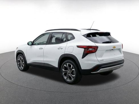 Used 2025 Chevrolet Trax LT w/ LT Convenience Package FWD image 7