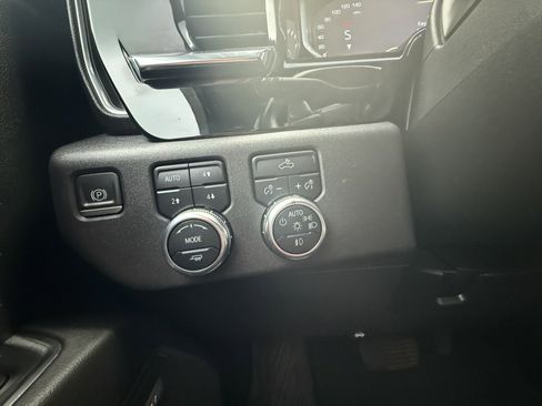 Used 2022 GMC Sierra 1500 Elevation w/ Preferred Package AWD/4WD image 23