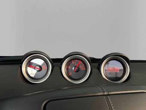 Used 2016 Nissan 370Z Coupe RWD image 21