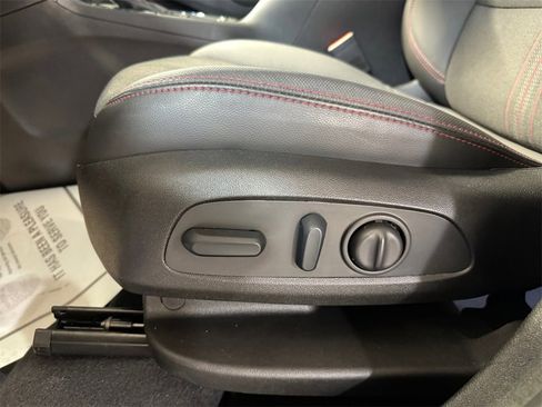 Used 2022 Chevrolet Equinox RS w/ Infotainment Package image 13