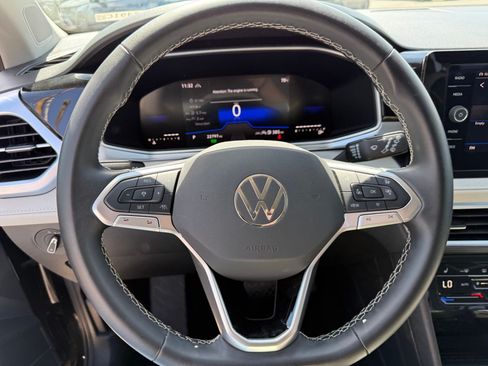 Used 2025 Volkswagen Taos SE AWD/4WD image 18