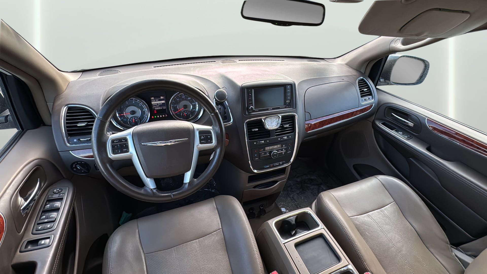 Used 2012 Chrysler Town & Country Touring w/ Entertainment Group #1 FWD image 14