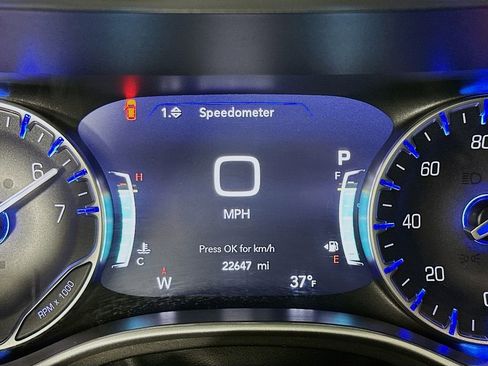 Certified 2024 Chrysler Pacifica Touring-L image 20