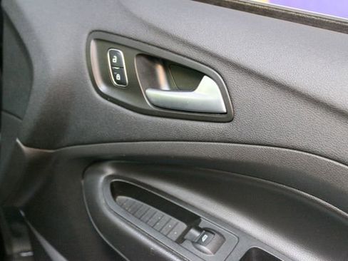 Used 2017 Ford Escape SE AWD/4WD image 9