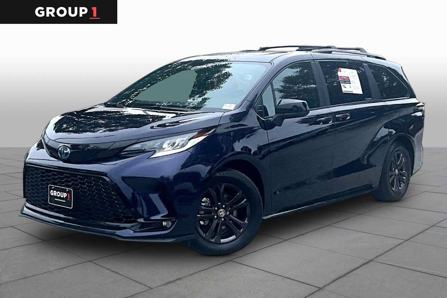 Used 2025 Toyota Sienna XSE w/ XSE Plus Package AWD/4WD image 1
