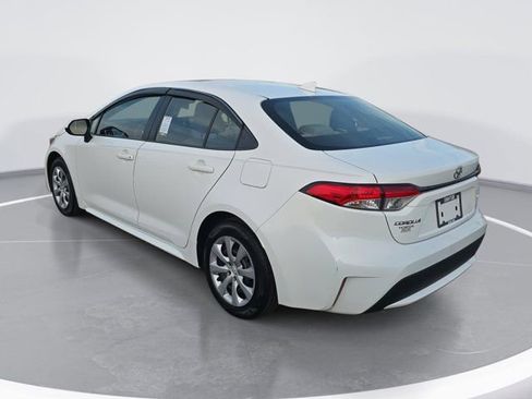 Used 2021 Toyota Corolla LE image 5