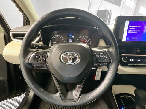 Used 2025 Toyota Corolla LE image 17