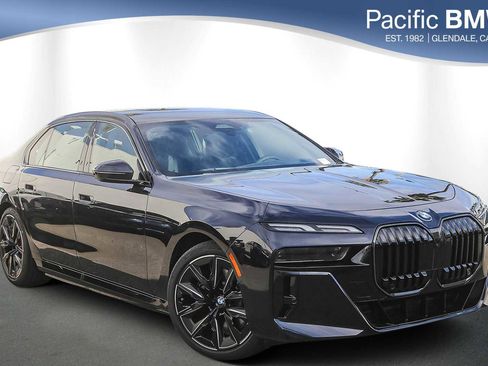 New 2026 BMW 750e xDrive w/ Premium Package image 1