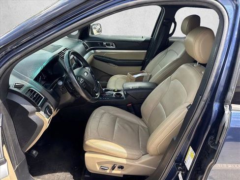 Used 2016 Ford Explorer XLT w/ Equipment Group 202A FWD image 11