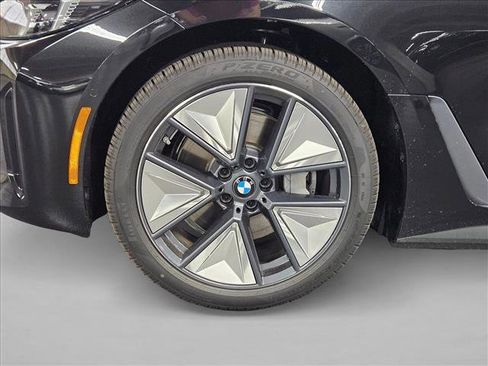 Used 2025 BMW i4 eDrive40 w/ Parking Assistance Package RWD image 9