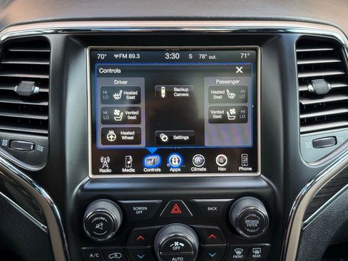 Used 2017 Jeep Grand Cherokee Overland w/ Jeep Active Safety Group image 38