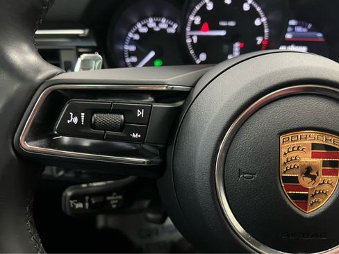 Used 2024 Porsche Macan image 12