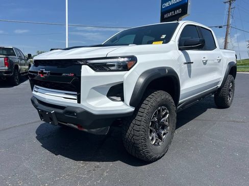 Used 2025 Chevrolet Colorado ZR2 w/ Technology Package AWD/4WD image 1
