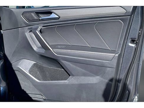 Used 2022 Volkswagen Tiguan SE AWD/4WD image 27