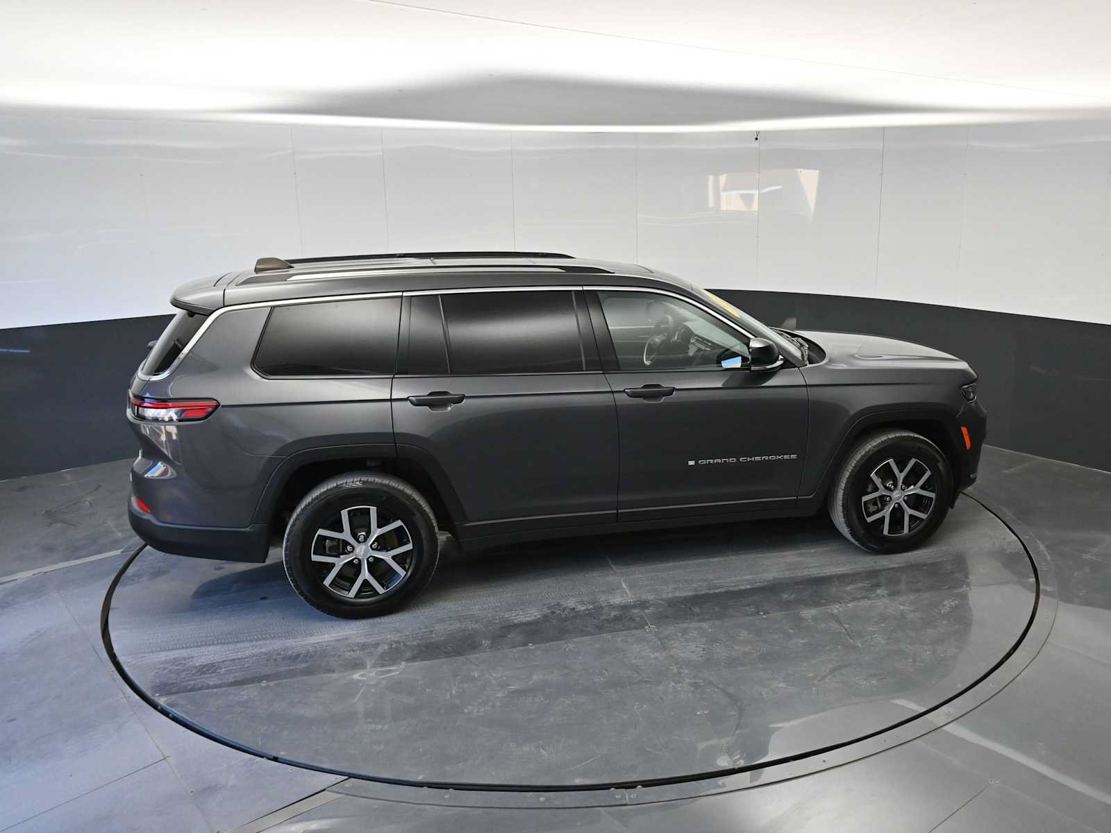 Used 2023 Jeep Grand Cherokee L Limited w/ Luxury Tech Group II AWD/4WD image 33