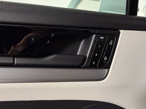 Certified 2025 Porsche Cayenne image 25