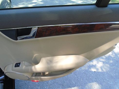 Used 2009 Mercedes-Benz C 300 Sedan image 22