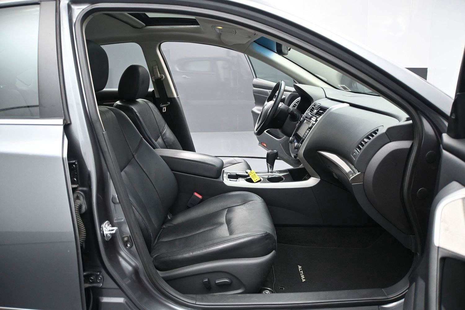 Used 2015 Nissan Altima 2.5 SL w/ Technology Package FWD image 18