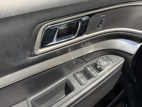 Used 2016 Ford Explorer XLT w/ Equipment Group 201A FWD image 19