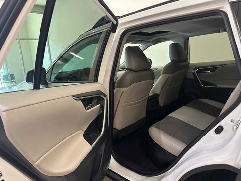 Certified 2020 Toyota RAV4 XLE w/ Convenience Package AWD/4WD image 31