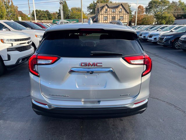 Used 2022 GMC Terrain SLT w/ Infotainment Package II AWD/4WD image 4