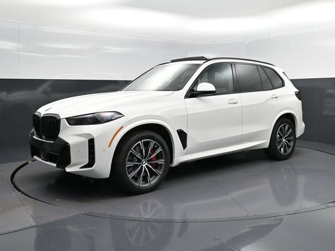 Used 2026 BMW X5 sDrive40i w/ M Sport Package RWD image 3
