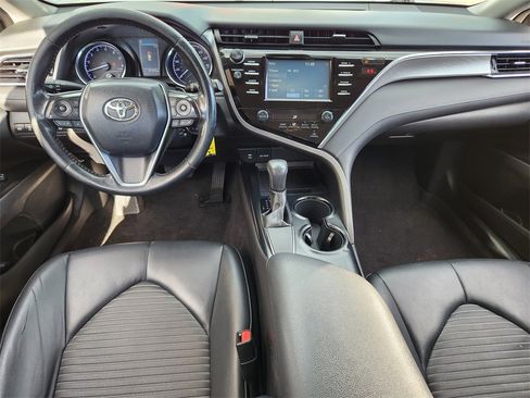 Used 2018 Toyota Camry SE image 10