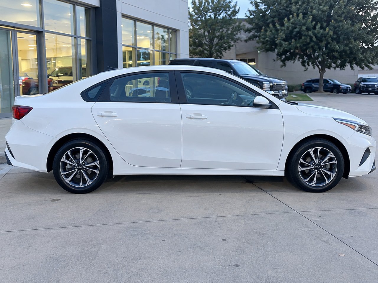 Used 2024 Kia Forte LXS FWD image 5