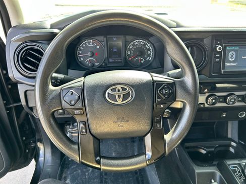 Used 2018 Toyota Tacoma SR image 12