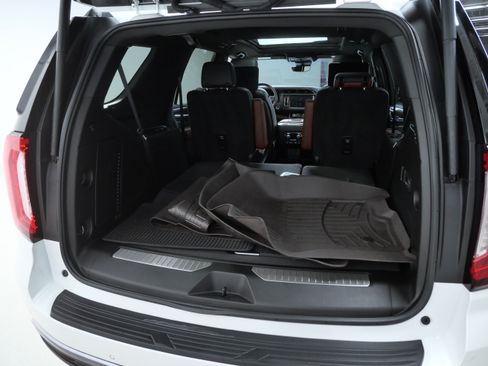 Used 2024 GMC Yukon Denali Ultimate AWD/4WD image 7