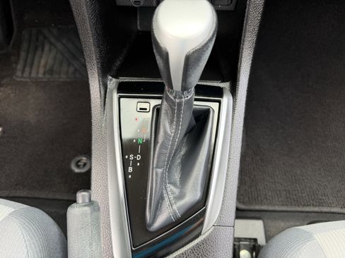 Used 2019 Toyota Corolla L image 32