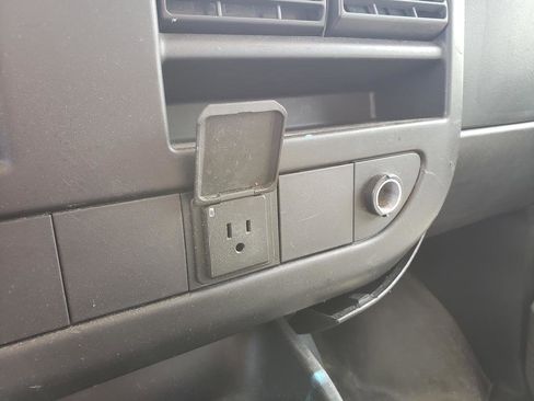 Used 2017 Chevrolet Express 3500 RWD image 20