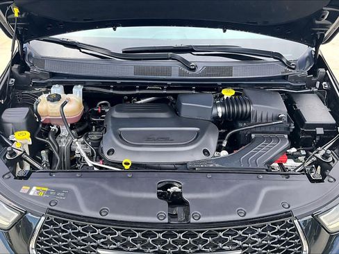 Used 2023 Chrysler Pacifica Touring-L FWD image 30